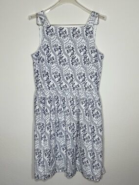 🎉HP🎉 LOFT White & Navy Blue Floral Embroidered Eyelet Back Cutout Dress Size 4